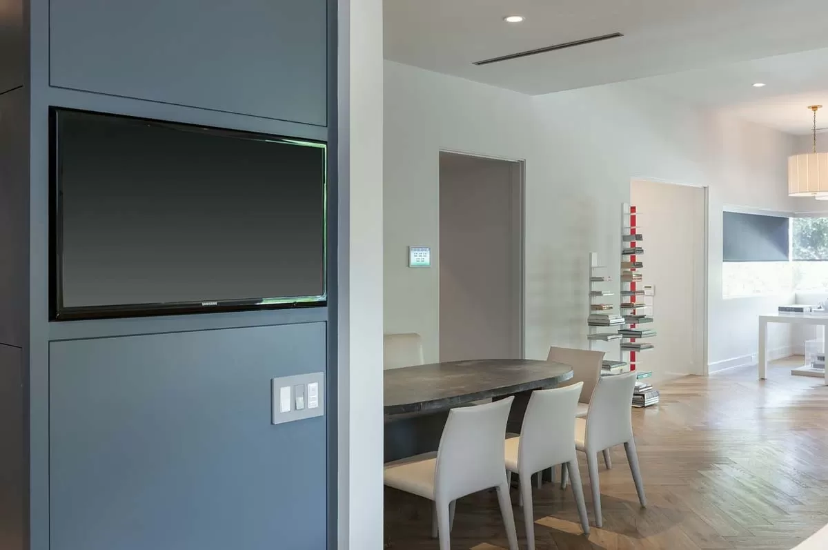 SMART-HOME-CONTROL-VS.-AUTOMATION--WHATS-THE-DIFFERENCE