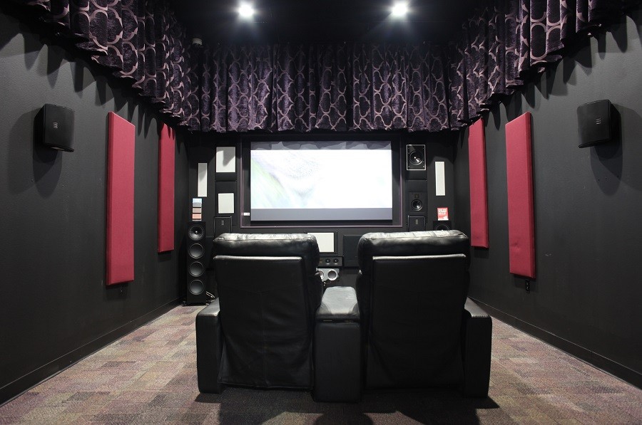 Want to Try the “Old Hollywood” Effect in Your Home Theater System?