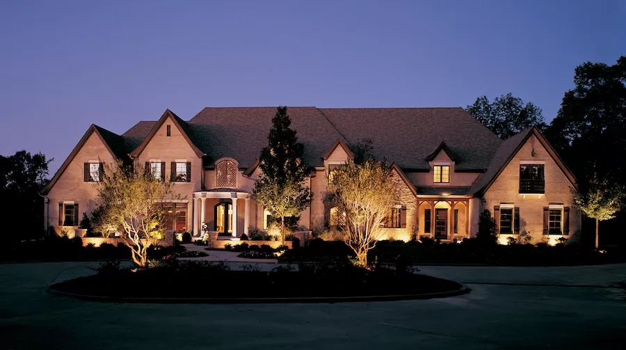 ADD-DRAMA-WITH-LANDSCAPE-LIGHTING