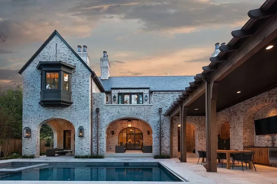 IMPROVE-YOUR-OUTDOOR-SPACES-WITH-AN-UPGRADED-SOUND-SYSTEM
