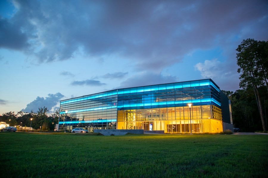 3-ways-commercial-outdoor-lighting-control-enhances-properties